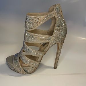 Steve Madden Metallic Spikes Heela Size 6